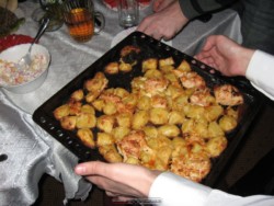 Подпаленная снизу картошка с курицей:(